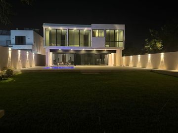 VENTA DE RESIDENCIA EN NORTE MERIDA, KOMCHEN, YUC