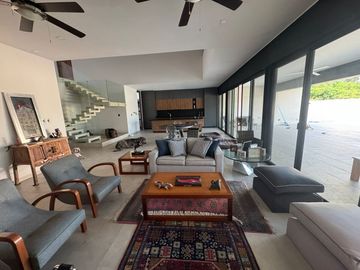 VENTA DE RESIDENCIA EN NORTE MERIDA, KOMCHEN, YUC