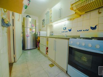 Departamento de 2 ambientes de 53,73 m2. Piso alto, Balcón. Cochera fija. Apto profesional. Flores