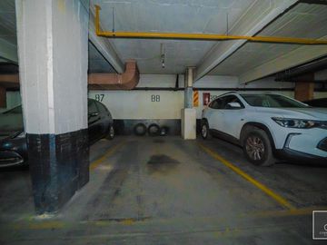 Departamento de 2 ambientes de 53,73 m2. Piso alto, Balcón. Cochera fija. Apto profesional. Flores
