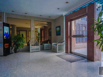 Departamento de 2 ambientes de 53,73 m2. Piso alto, Balcón. Cochera fija. Apto profesional. Flores