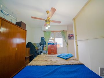 Departamento de 2 ambientes de 53,73 m2. Piso alto, Balcón. Cochera fija. Apto profesional. Flores