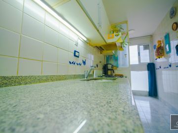 Departamento de 2 ambientes de 53,73 m2. Piso alto, Balcón. Cochera fija. Apto profesional. Flores