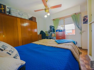 Departamento de 2 ambientes de 53,73 m2. Piso alto, Balcón. Cochera fija. Apto profesional. Flores