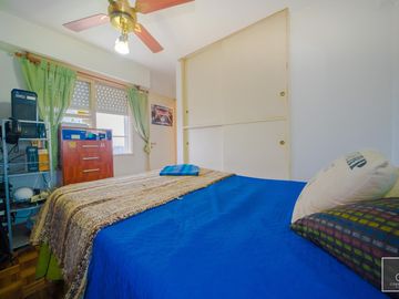Departamento de 2 ambientes de 53,73 m2. Piso alto, Balcón. Cochera fija. Apto profesional. Flores