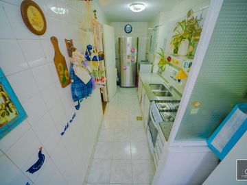 Departamento de 2 ambientes de 53,73 m2. Piso alto, Balcón. Cochera fija. Apto profesional. Flores