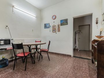 Dos PH sobre lote propio- se acepta canje y posibilidad de subdividir- Florida Oeste