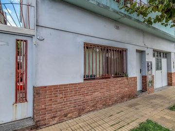 Dos PH sobre lote propio- se acepta canje y posibilidad de subdividir- Florida Oeste