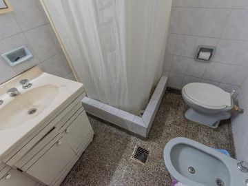 Dos PH sobre lote propio- se acepta canje y posibilidad de subdividir- Florida Oeste