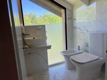 Casa en venta - 4 Dormitorios 3 Baños - Cochera - 1.022Mts2 - Cariló