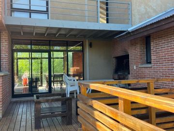 Casa en venta - 4 Dormitorios 3 Baños - Cochera - 1.022Mts2 - Cariló
