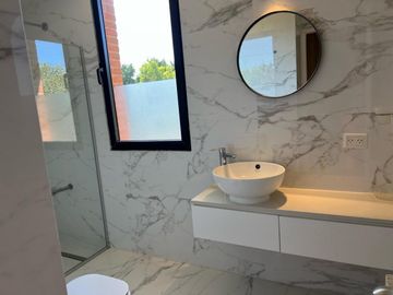 Casa en venta - 4 Dormitorios 3 Baños - Cochera - 1.022Mts2 - Cariló