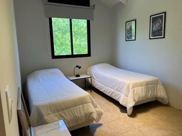 Casa en venta - 4 Dormitorios 3 Baños - Cochera - 1.022Mts2 - Cariló