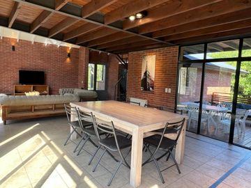 Casa en venta - 4 Dormitorios 3 Baños - Cochera - 1.022Mts2 - Cariló