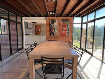 Casa en venta - 4 Dormitorios 3 Baños - Cochera - 1.022Mts2 - Cariló