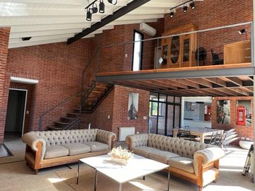 Casa en venta - 4 Dormitorios 3 Baños - Cochera - 1.022Mts2 - Cariló