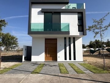 Hermosa y moderna casa en Parques Vallarta