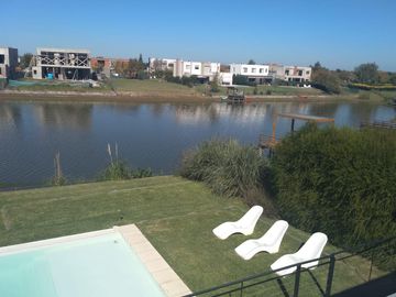 Excelente casa  en venta a la laguna en Canton Islas, Escobar