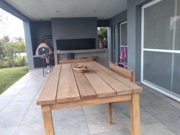 Excelente casa  en venta a la laguna en Canton Islas, Escobar