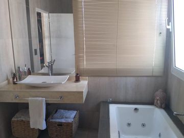 Excelente casa  en venta a la laguna en Canton Islas, Escobar