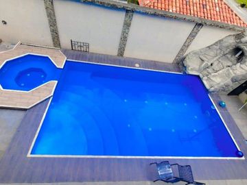 VENTA  CASA ESQUINERA  SAMBORONDON  PISCINA /JACUZZI URB ESTANCIAS DEL RIO (OF)