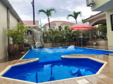 VENTA  CASA ESQUINERA  SAMBORONDON  PISCINA /JACUZZI URB ESTANCIAS DEL RIO (OF)