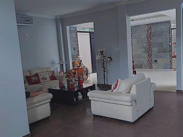 VENTA  CASA ESQUINERA  SAMBORONDON  PISCINA /JACUZZI URB ESTANCIAS DEL RIO (OF)