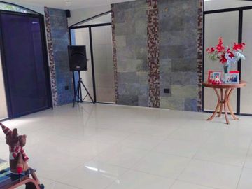 VENTA  CASA ESQUINERA  SAMBORONDON  PISCINA /JACUZZI URB ESTANCIAS DEL RIO (OF)