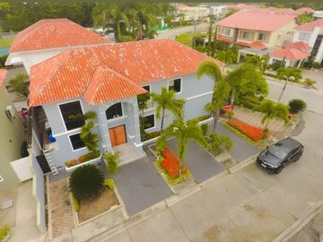 VENTA  CASA ESQUINERA  SAMBORONDON  PISCINA /JACUZZI URB ESTANCIAS DEL RIO (OF)