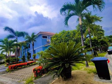 VENTA  CASA ESQUINERA  SAMBORONDON  PISCINA /JACUZZI URB ESTANCIAS DEL RIO (OF)