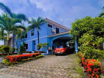 VENTA  CASA ESQUINERA  SAMBORONDON  PISCINA /JACUZZI URB ESTANCIAS DEL RIO (OF)