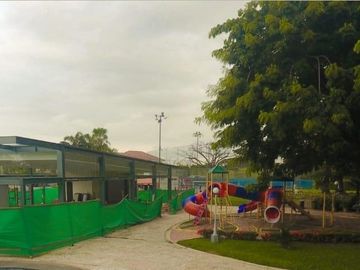 VENTA  CASA ESQUINERA  SAMBORONDON  PISCINA /JACUZZI URB ESTANCIAS DEL RIO (OF)