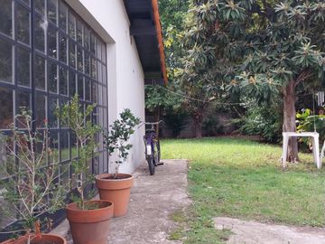 Casa en  barrio residencial de Temperley Este