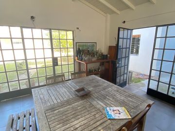 Casa en  barrio residencial de Temperley Este