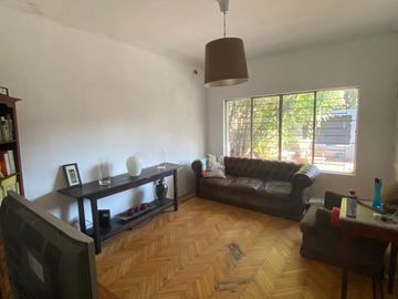 Casa en  barrio residencial de Temperley Este