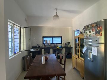 Casa en  barrio residencial de Temperley Este