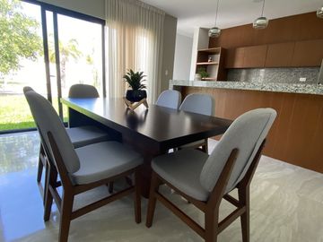 CASA EN VENTA MERIDA 1 PISO 1 RECAMARAS EN PRIVADA CAMPOCIELO YUCATAN