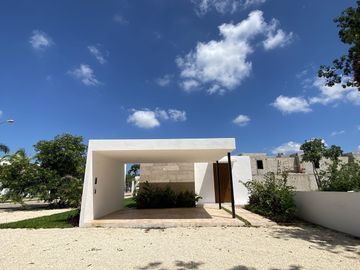 CASA EN VENTA MERIDA 1 PISO 1 RECAMARAS EN PRIVADA CAMPOCIELO YUCATAN