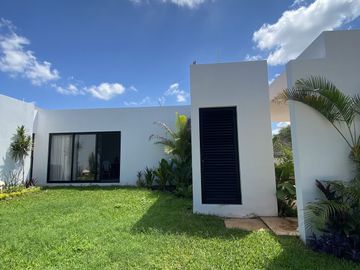CASA EN VENTA MERIDA 1 PISO 1 RECAMARAS EN PRIVADA CAMPOCIELO YUCATAN