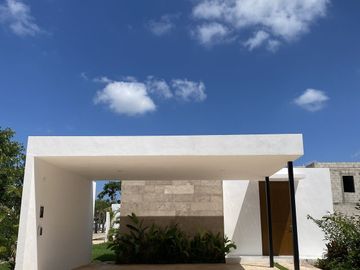 CASA EN VENTA MERIDA 1 PISO 1 RECAMARAS EN PRIVADA CAMPOCIELO YUCATAN