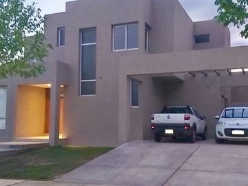Casa en  Venta 4 Dormitorios