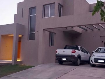 Casa en  Venta 4 Dormitorios