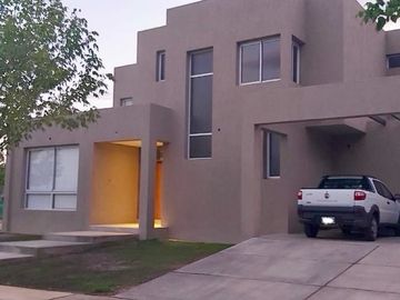 Casa en  Venta 4 Dormitorios