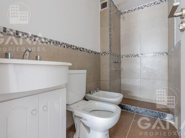 Venta Departamento en Echesortu Rosario. 2 dormitorios con balcón y terraza