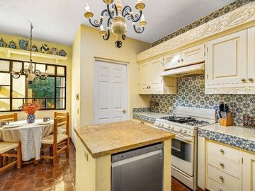 Casa en Venta cerca de Centro en San Miguel – Diseño colonial y Amueblada