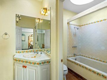 Casa en Venta cerca de Centro en San Miguel – Diseño colonial y Amueblada