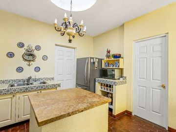 Casa en Venta cerca de Centro en San Miguel – Diseño colonial y Amueblada