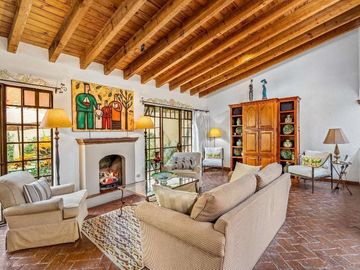 Casa en Venta cerca de Centro en San Miguel – Diseño colonial y Amueblada