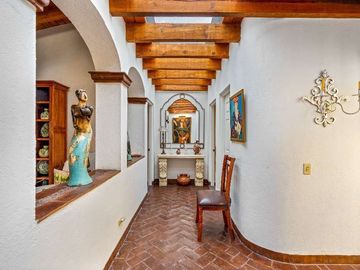 Casa en Venta cerca de Centro en San Miguel – Diseño colonial y Amueblada