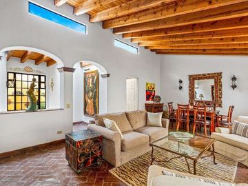 Casa en Venta cerca de Centro en San Miguel – Diseño colonial y Amueblada
